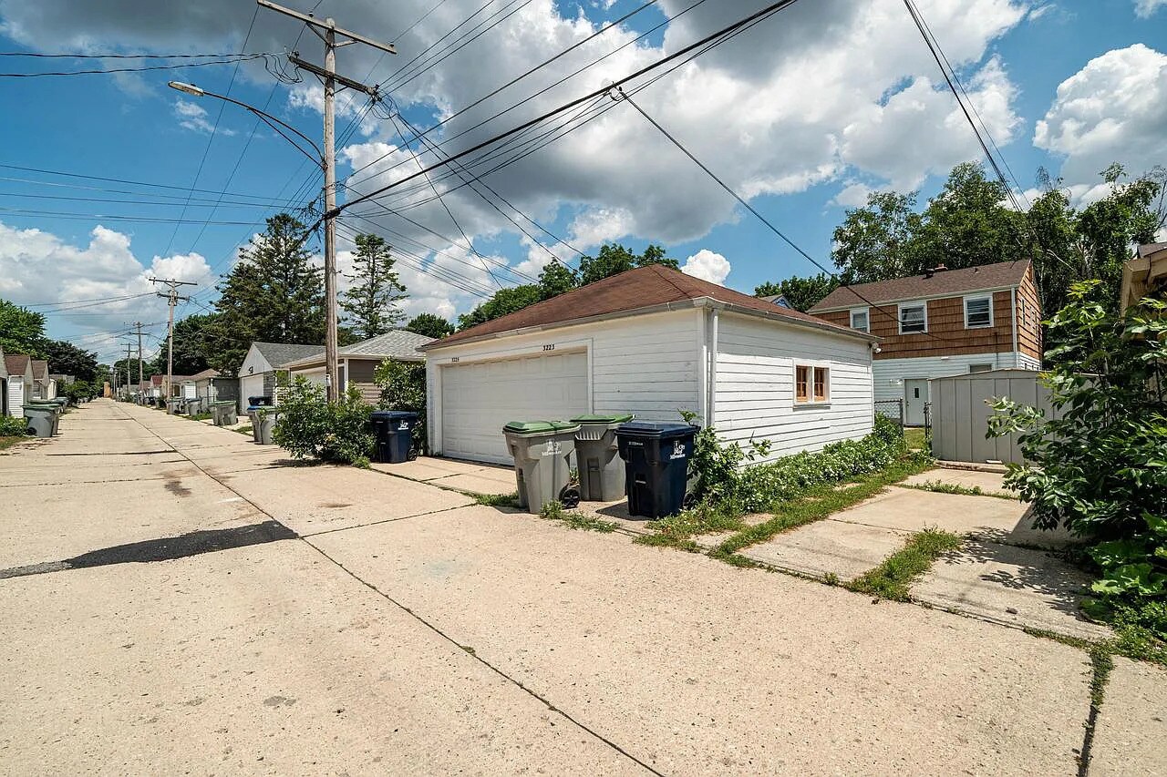 Building Photo - 3225 N 84th St