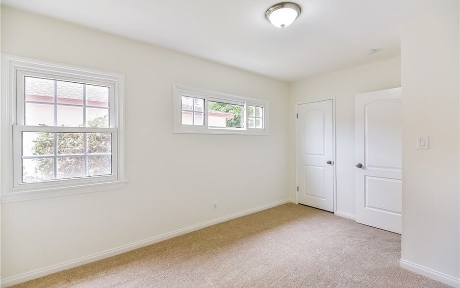 Building Photo - 6434 Densmore Ave