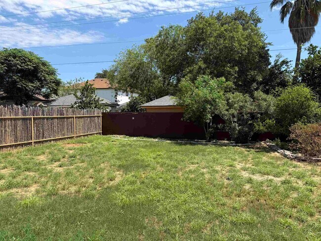 Building Photo - 1513 Sweden Ln