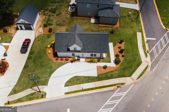 Building Photo - 499 Little Oak St