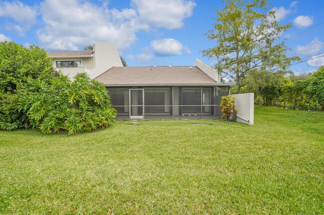 Building Photo - 12712 Spinnaker Ln