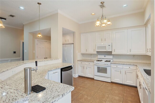 Building Photo - 1205 Brook Hollow Dr