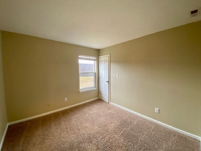 Building Photo - COMING SOON!! Stunning 4 Bedroom 2.5 Bathr...