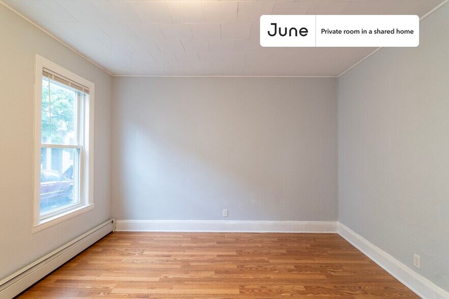 Building Photo - Private bedroom in 3 bed/1 bath Home