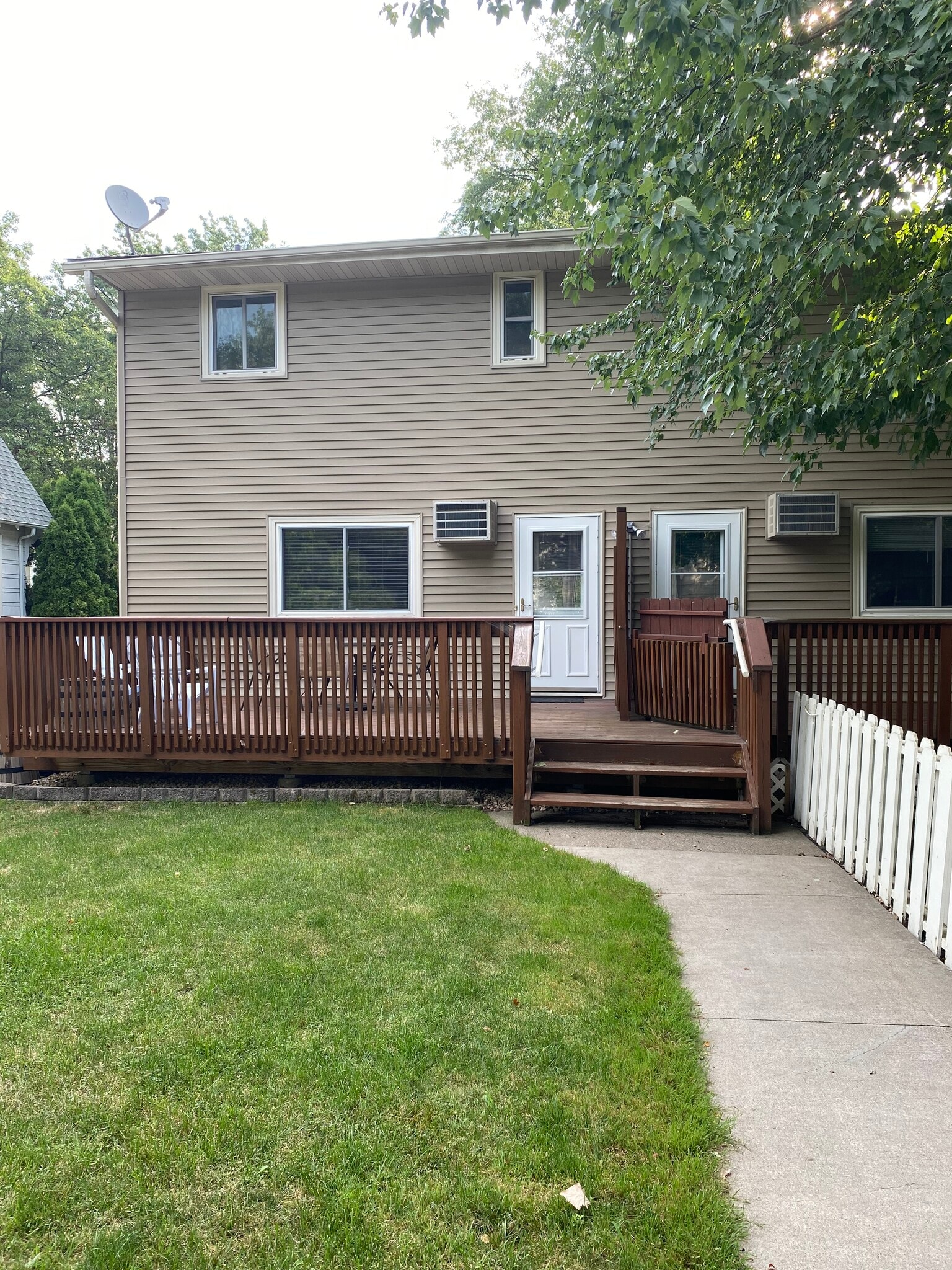 Building Photo - 1475 Sheldon St