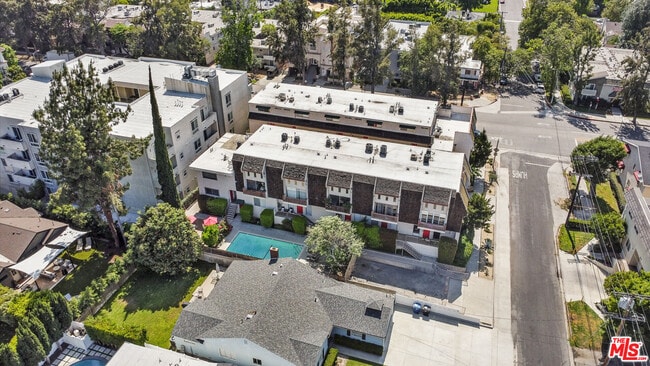 Building Photo - 4660 Coldwater Canyon Ave