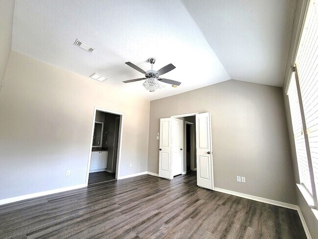 Building Photo - 77 Woodlily Pl