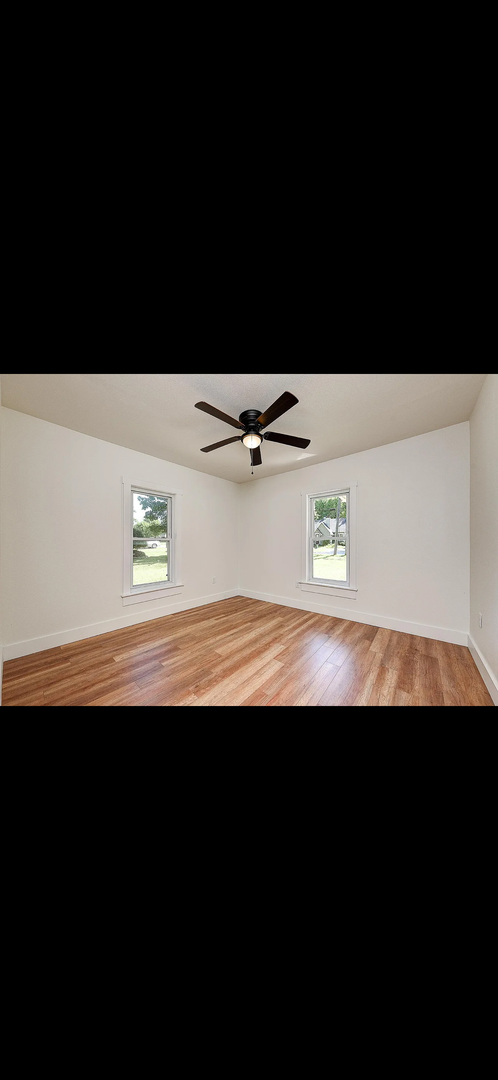 Building Photo - Available July 1st!  2-bedroom, 1-bathroom...