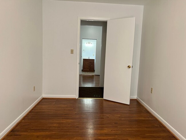 Building Photo - 871 Ridge Rd