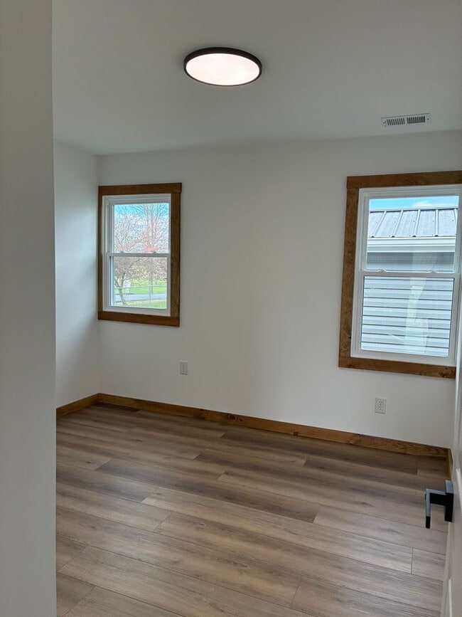 Building Photo - Fully Renovated 3 Bed 1 Bathroom Home with Open Floor Plan