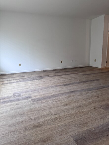 Building Photo - 303 Highland Dr