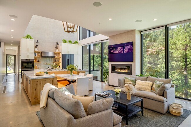 Building Photo - Private Foothills Sanctuary Minutes from Downtown | 5BD/4.5BA | Unlimited Views