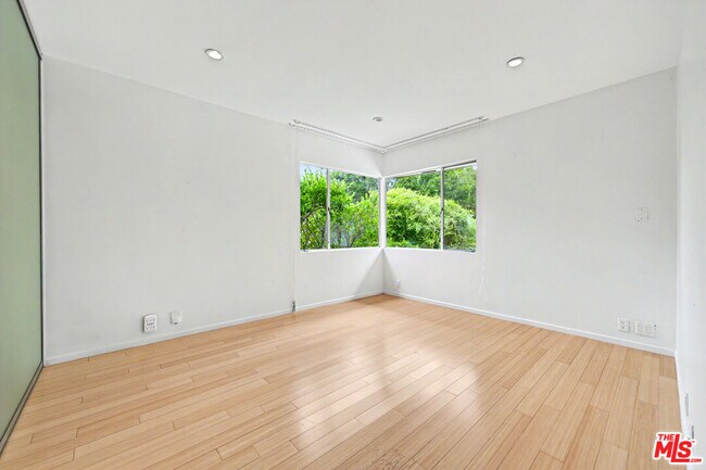 Building Photo - 9512 Duxbury Ln