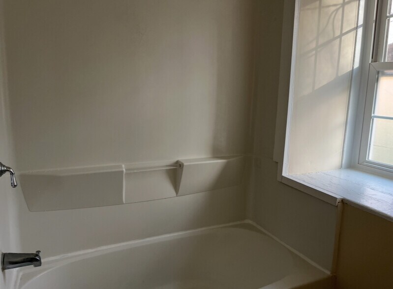 Building Photo - 16 East Main Street