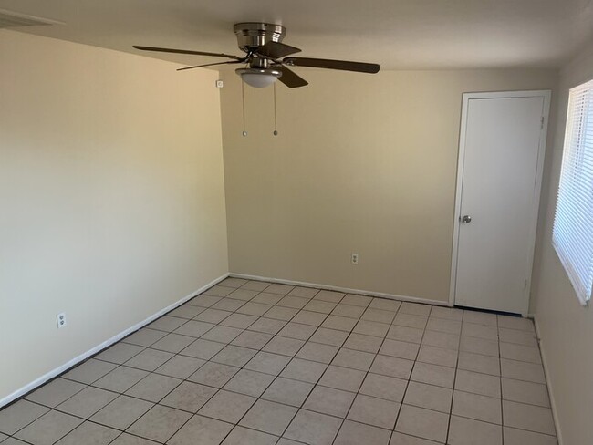 Building Photo - Fantastic 3BR/1BA West Valley Home – Spaci...