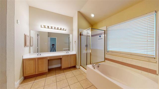 Building Photo - 7601 Maplewood Dr