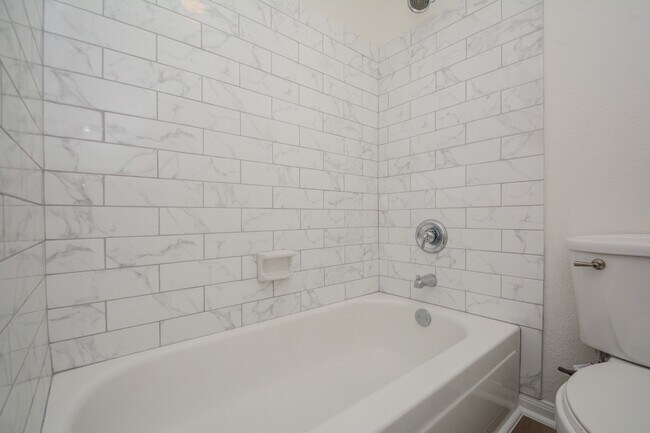 Building Photo - 9850 Pagewood Ln