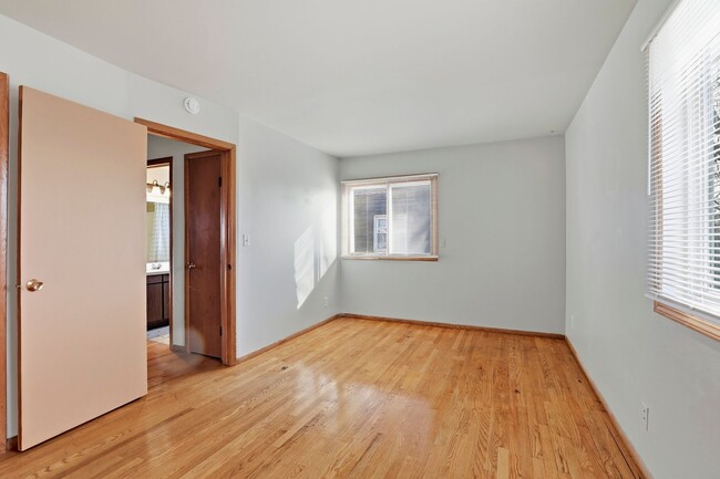 Building Photo - 846/848 Greenwood Court