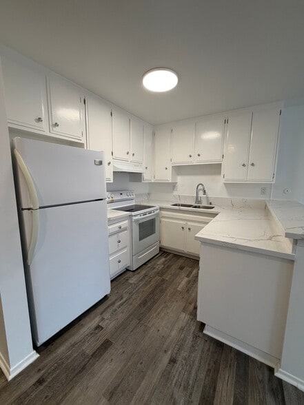 Building Photo - 1825 N Gramercy Pl