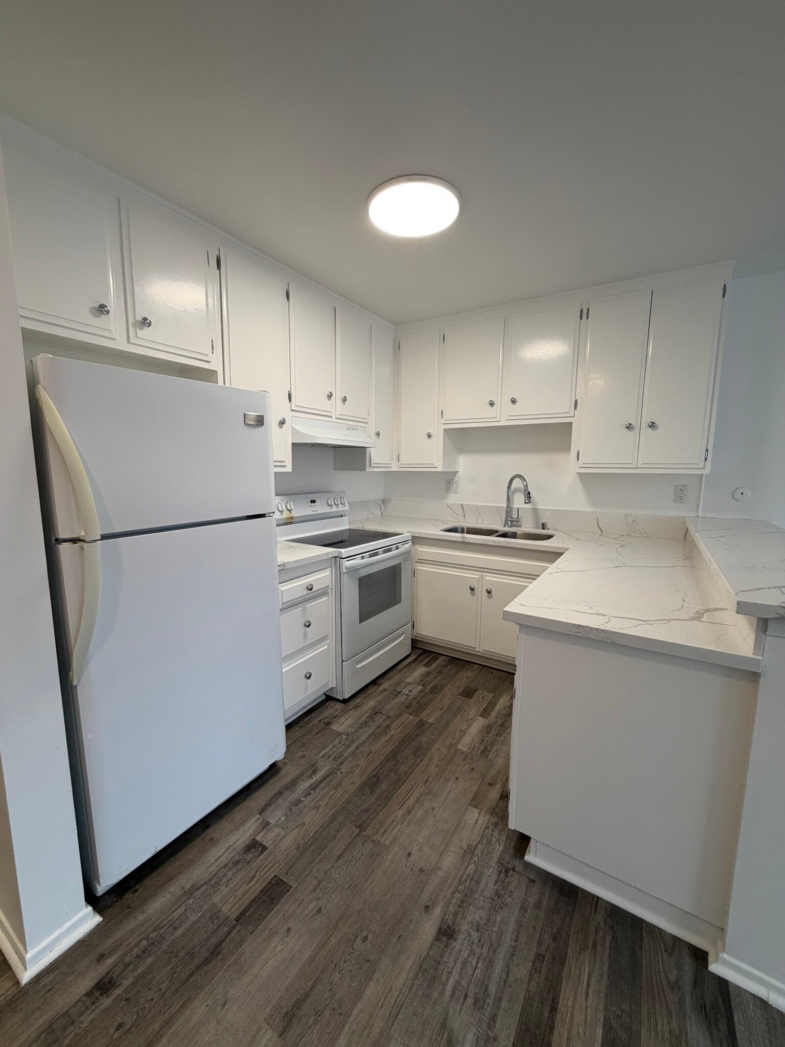 Building Photo - 1825 N Gramercy Pl