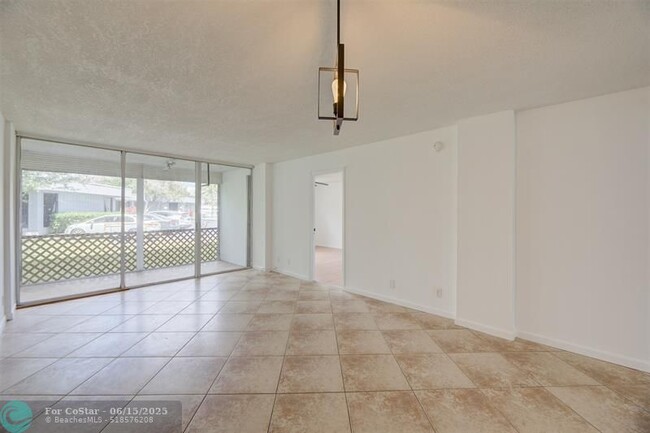 Building Photo - 113 Royal Pk Dr