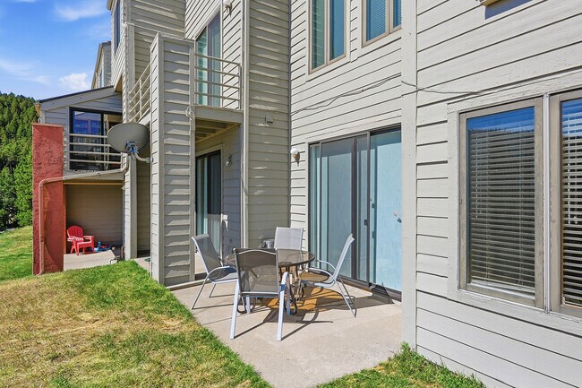 Building Photo - 680 Ridgeside Dr