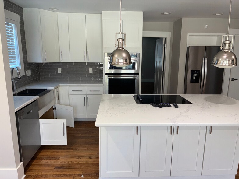 Building Photo - Room in House on Fiske St