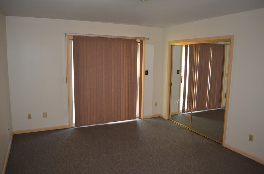 Building Photo - 8074 Rolling Hills Dr
