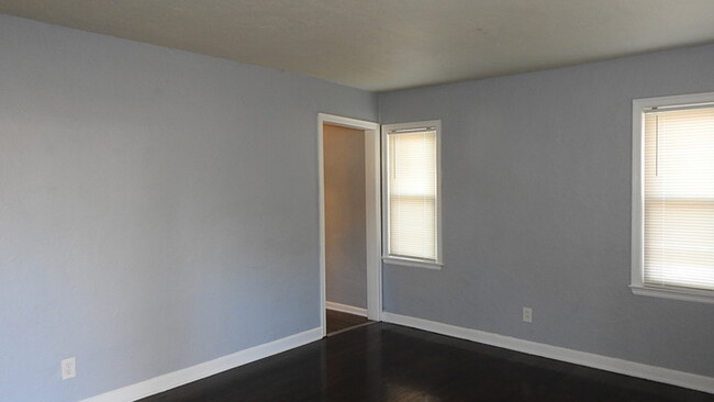 Building Photo - 3bedroom - 1 bath in Raytown