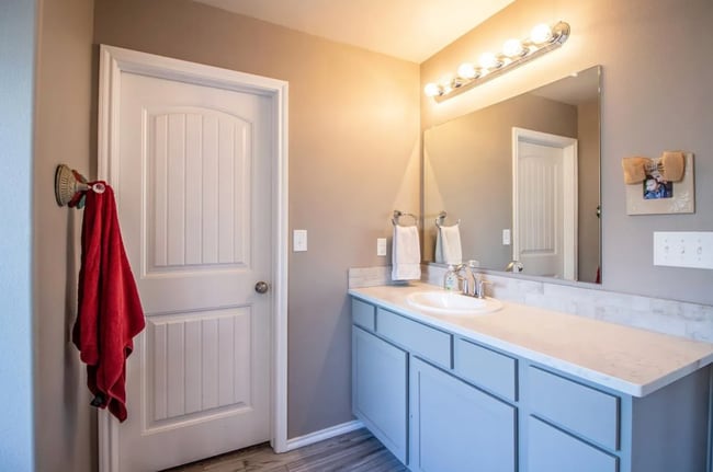 Building Photo - 3/2 in Frenship ISD: Appliances included!!!!