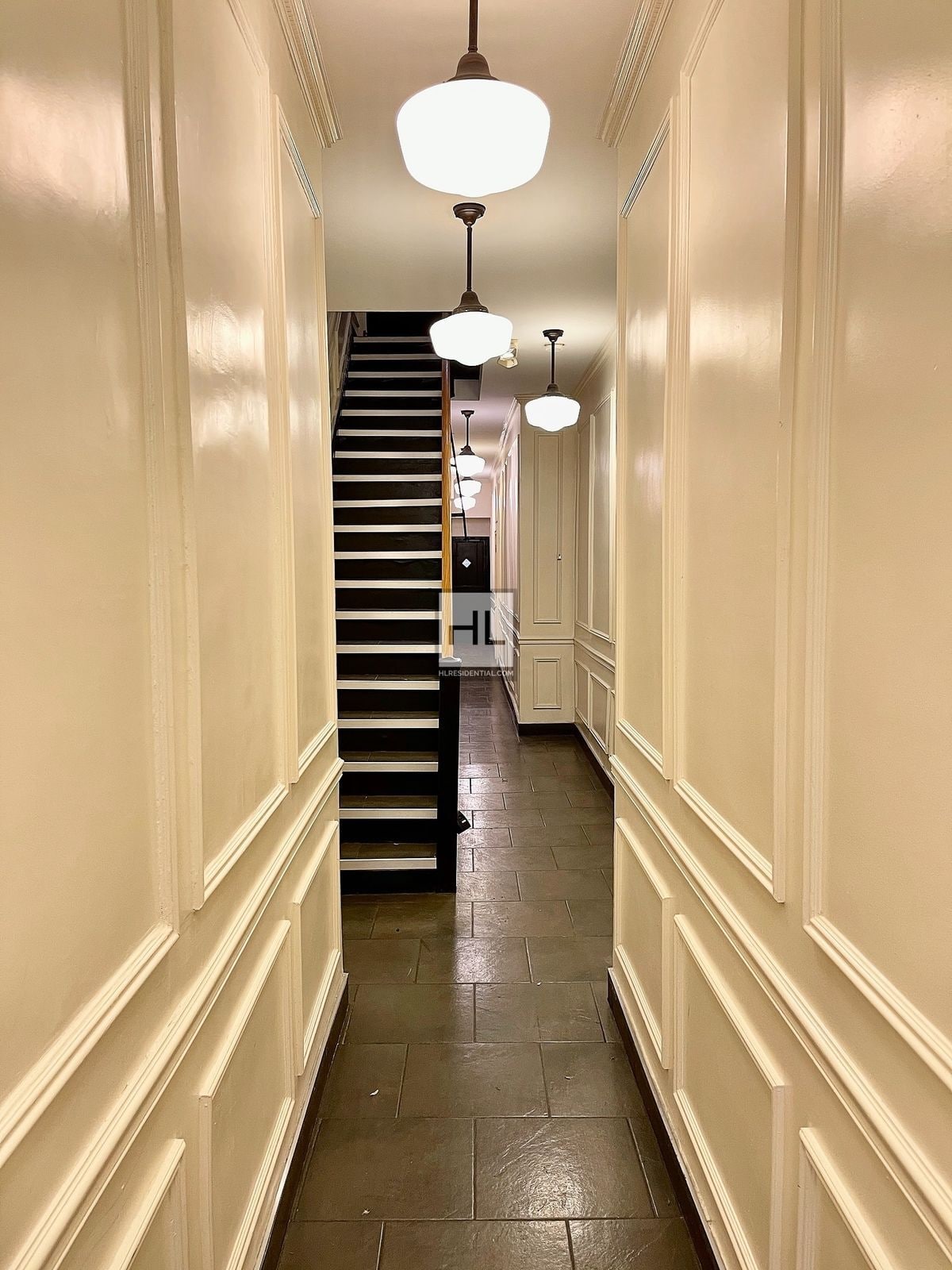 Building Photo - 2ND AVE.