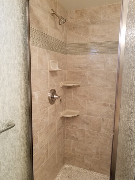 Master shower - 1100 Opal St