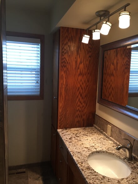 Master Bathroom (upstairs) - 521 6th Avenue Northeast