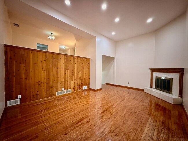 Building Photo - 102 Eaton Dr