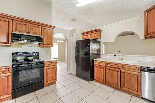 Building Photo - 6411 Golfview Ave