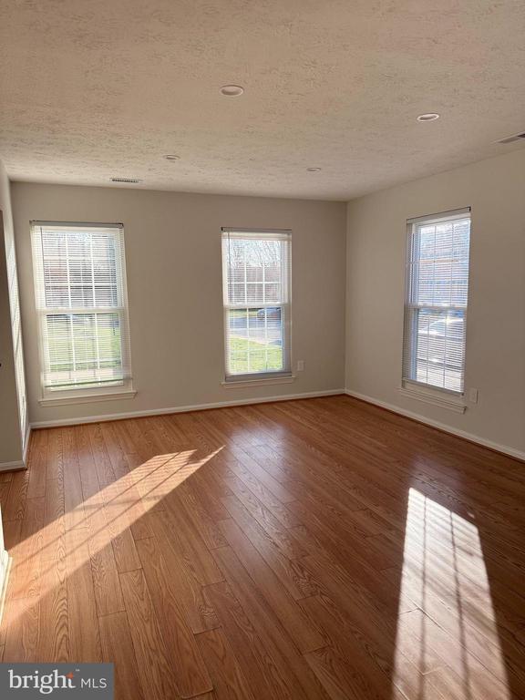 Building Photo - 2401 W Rosecroft Village Cir