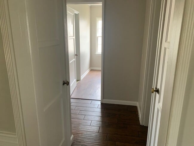 Building Photo - For Rent: Charming 2 Bed / 2 Bath Duplex i...