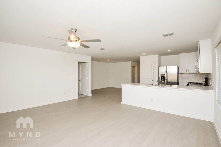 Building Photo - 2733 Mistwood Dr