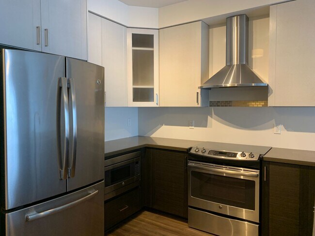 Building Photo - Urban Living at the Vik - Top Floor Condo