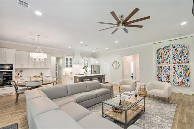 Building Photo - 245 Colonial Dr