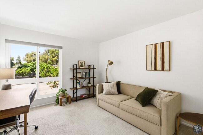 Building Photo - 5625 Green Valley Cir