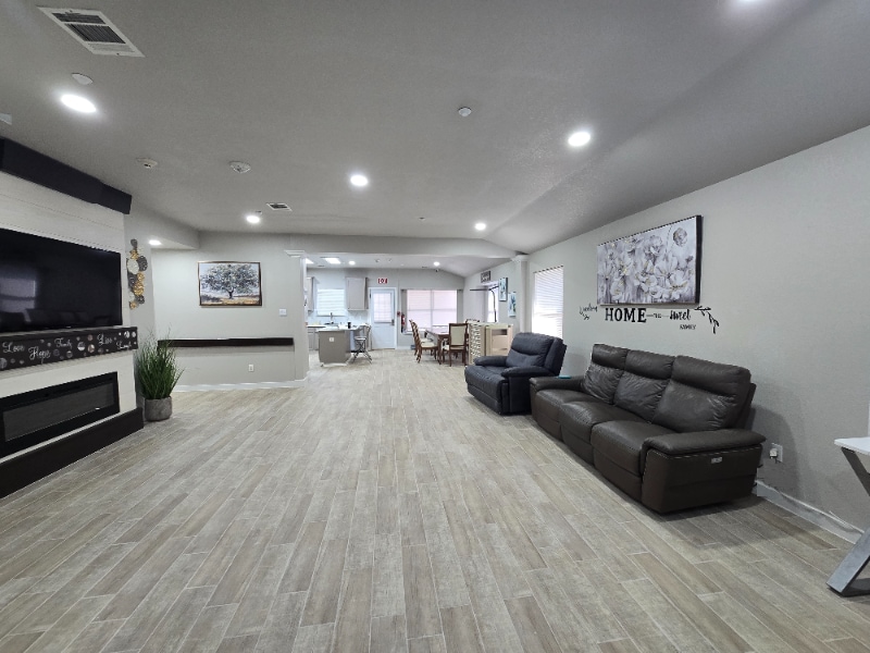 Building Photo - 1228 Sandwick Dr