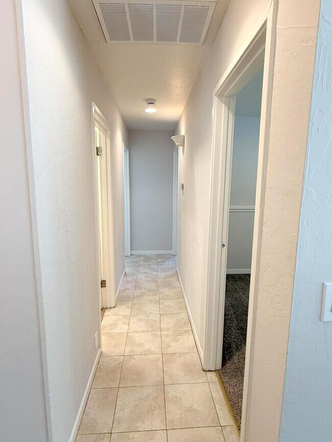 Building Photo - Sprawling Westside Walnut Creek Ranch Home...