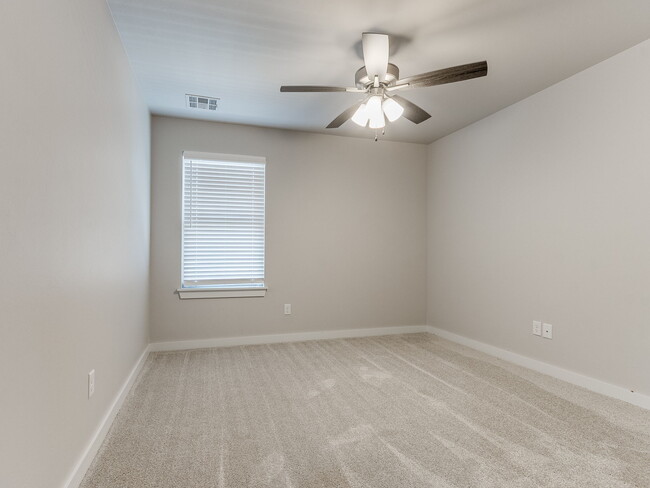 Building Photo - 1463 Hickory Trl