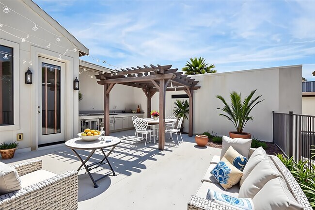 Building Photo - 4715 Jackson St