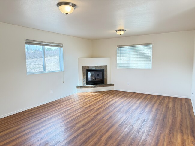 Building Photo - 626 Britton Ln