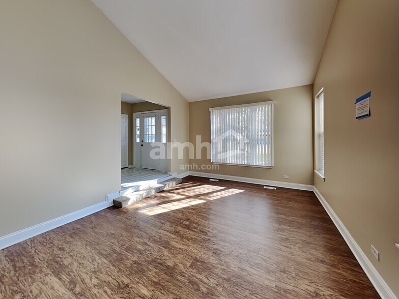 Building Photo - 161 Brookwood Ln W