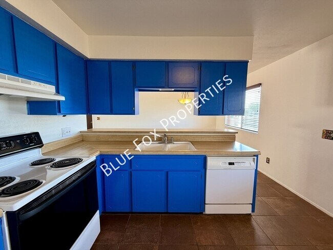 Building Photo - 7650 N Rasmussen Ave