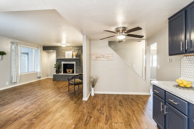 Building Photo - 1324 W Sioux St