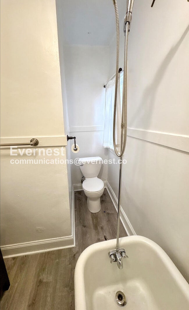 Building Photo - 605 E Santa Inez Ave